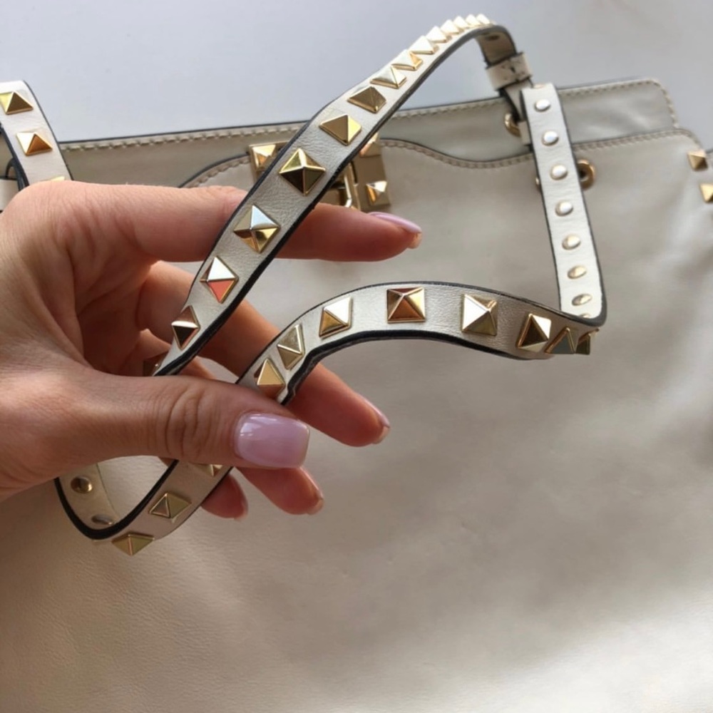 Valentino Garavani white rockstud tote bag medium - Picture 13 of 16